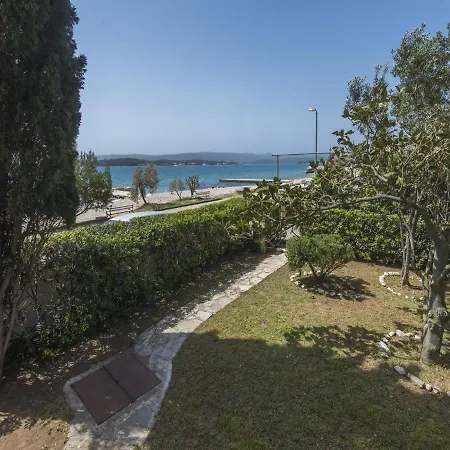 Charming In With Private Fenced Garden Holiday home *